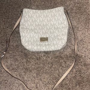 Micheal Kors Beige Purse Bag